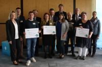 Die Gewinner des CONET-Spendenwettbewerbs gemeinsam mit Landrat Sebastian Schuster und dem Hennefer Bürgermeister Klaus Pipke, CONET CEO Anke Höfer und Mitgliedern der CONET-Jury