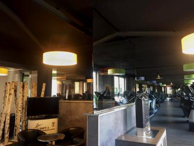 Mirropane Chrome Spy Lounge im SGZ
