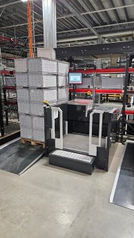 Treston Huplattform an Decanting Station.jpg