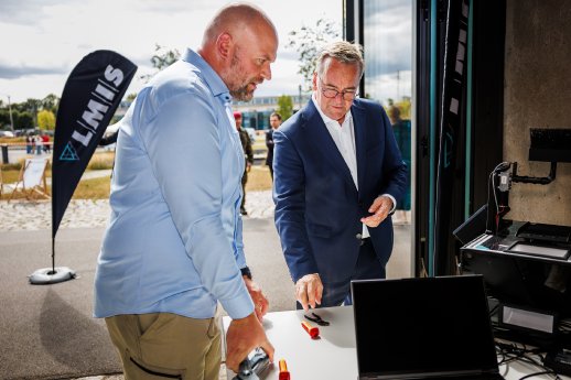 lmis-ag-img-besuch-pistorius-29_62_9115.jpg