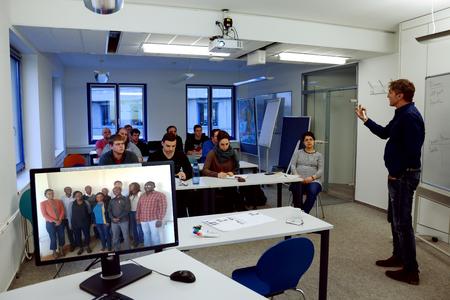 Über Kontinente verbunden - Virtuelles Seminar zwischen Nairobi und Flensburg (Foto Kristof Gatermann)