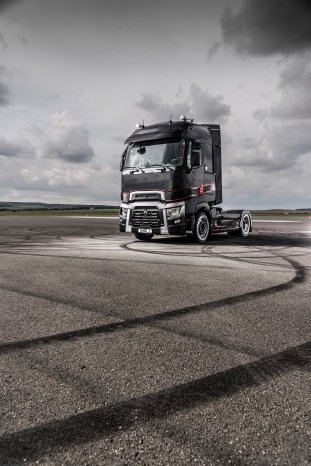 Renault_Trucks_T_High_Edition_Maxispace_01.jpg