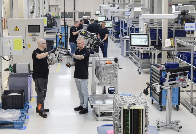 Bild 2_cellcentric_Montagelinie von Brennstoffzellensystemen in Esslingen.jpg