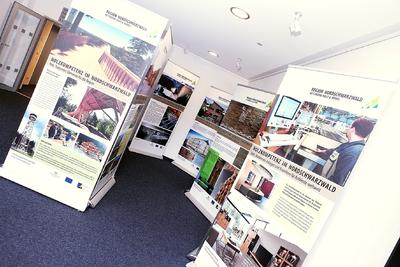 Informatives rund um´s Holz: Die in Calw gezeigte Ausstellung liefert Impulse für die Holzverwendung im Nordschwarzwald (Bildquelle: Holger Rothfuß | WFG Nordschwarzwald)