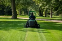 Grünflächenpflege wächst gegen den Trend: Der Garten- und Landschaftsbau erreicht 11,11 Milliarden Euro Umsatz und 131.746 Beschäftigte