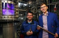 Markus Lichti (links) und Jonas Schulz entwickeln das Kamerasystem. Foto: TUK/Thomas Koziel