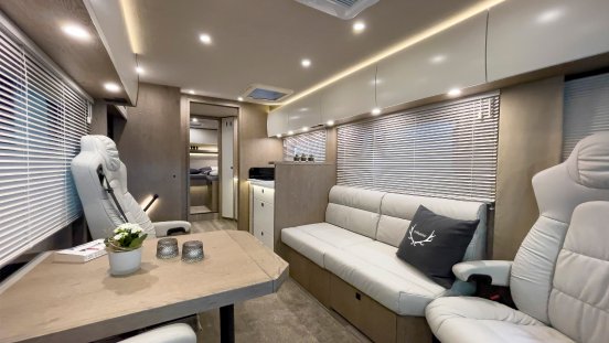 VARIO-Star-800-MANTGL-Manufaktur-Reisemobil-32403178_246_Salon_H.jpg