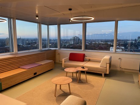Pressebild slashwhy Office-Eröffnung Hamburg - moderne Bürogestaltung in bester Lage.jpg