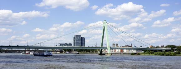 Abb. 1: Die Kölner Severinsbrücke wurde 1959 in Anwesenheit von Bundeskanzler Konrad Adenauer eingeweiht, Foto: Rolf Heinrich