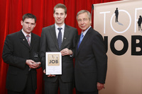 (v.l.n.r.): Alexander Rehagel und Jens Trompeter, itemis AG; Wolfgang Clement, Bundeswirtschaftsminister a.D.