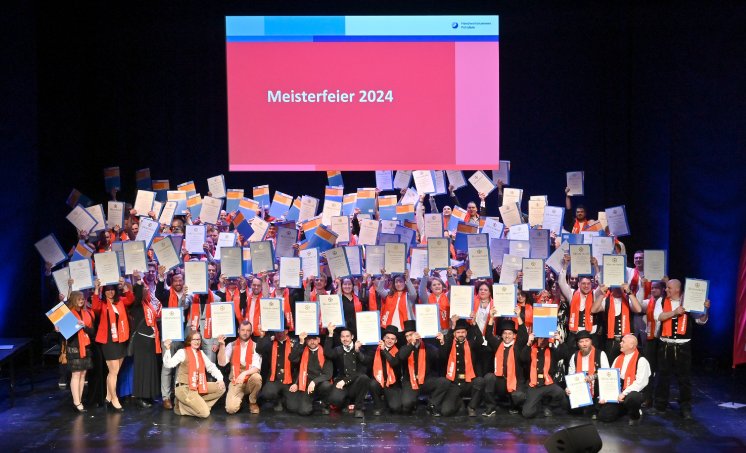 Meisterfeier Gruppenfoto 2024_1.jpg