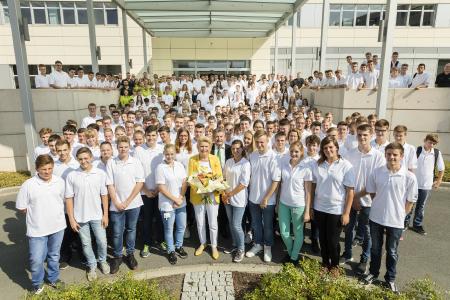 Maria Elisabeth Schaeffler Thumann Begrusst 428 Neue Auszubildende Und Duale Studenten Schaeffler Ag Pressemitteilung Pressebox