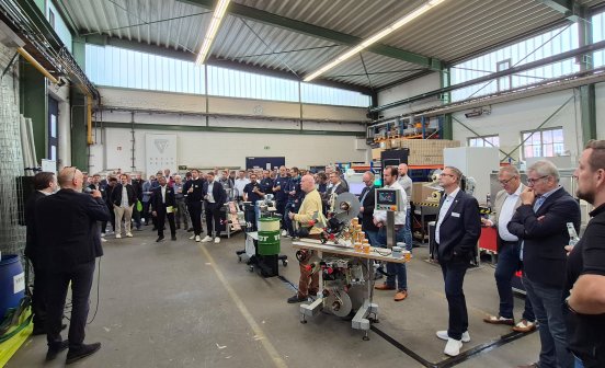 GV_Begrüßung_Werkshalle1.jpg