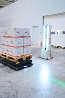 Bild5_Kombi Zetes Machine Vision Scan Gate mit AMR_Quelle_Zetes  .jpeg