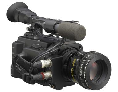 Mit dem PL-Mount-Adapter der PMW-F3 können Anwender sowohl PL- als auch Zoom-Objektive zahlreicher Hersteller wie Cooke, Arri, Fujinon und Zeiss verwenden
