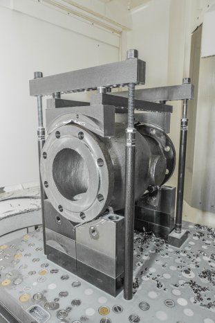 Bild 2_1 - eingespanntes Werkstück.jpg