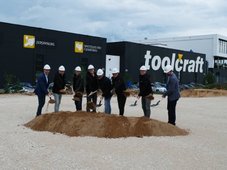 BU 0 Spatenstich bei Toolcraft_Ben Schwarz, Christoph Hauck, Hartmut Neumeister, Markus Miehling.jpg