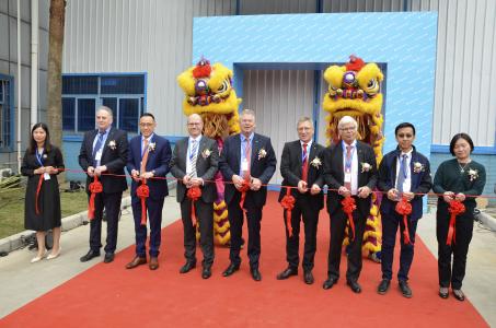 Vertreter des Kurtz Ersa-Managements bei der Eröffnung des Erweiterungsbaus am Standort in Zhuhai.