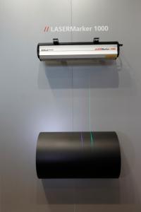 The LASERMarker 1000 projects laser lines precisely and allows the machine operator to visually control the position of the individual layers during tire building.
