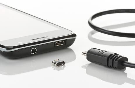 Einheitlicher Anschluss für Mobiltelefone - W+P stellt Micro-USB-Steckverbinder Serien 8270 und 826 vor