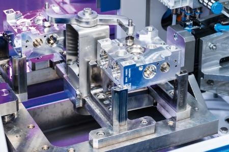 The innovative EcoCvelox combines deburring with individual part cleaning in one system