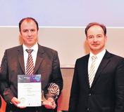 Die HMM Group gewann den Telematik Award 2011 in der Kategorie Sport-Telematik. Maher Khoury, Managing Director der HMM Diagnostics GmbH (links) nahm die begehrte Trophäe vom Schirmherren der Veranstaltung, dem Staatsminister Sven Morlok entgegen