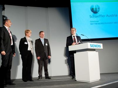 Mit zwei Supplier-Preisen in den Kategorien "Wettbewerbsfähigkeit Mechanik" und "Logistik" zeichnete Siemens Mobility Rolling Stock die Schaeffler Austria GmbH und das Branchenmanagement Bahn der Schaeffler Gruppe Industrie am 12. April in Berlin aus