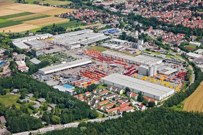 Firmenzentrale, Entwicklung und Produktion der weltweit agierenden PERI Gruppe sind in Weißenhorn südlich von Ulm angesiedelt (Bildquelle: PERI GmbH)