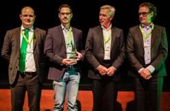 Controlware wurde von Veeam im Rahmen des VeeamON Forums Deutschland mit dem Award „Fastest Growth of the Year 2015“ prämiert. Im Bild (v.l.n.r.): Michael Gerich, Manager Channels Central & EE bei Veeam Software, Florian Schick, Account Manager bei Controlware, Gerald Hofmann, Regional Vice President CEMEA bei Veeam Software, und Armin Amrhein, Teamleiter Competence Center Data Center bei Controlware.