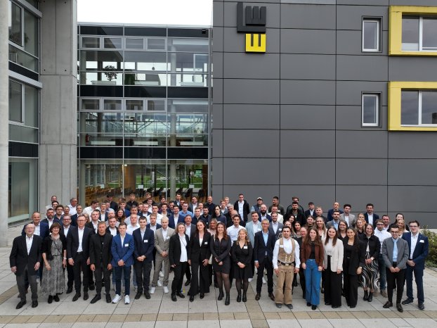 Foto 1 Gruppenbild Freisprechungsfeier.jpeg