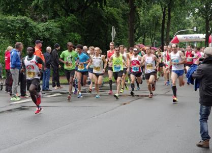 Die zweite Preisstaffel für den Remmers-Hasetal-Marathon ist gestartet. Für die Jubiläumsveranstaltung im Juni 2017 rechnen die Organisatoren wieder mit einem großen Starterfeld / Foto: Remmers, Löningen/Paul Mastall