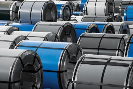 POLIFILM PROTECTION hat eine Schutzfolie eigens für die Anforderungen plastisolbeschichteter Oberflächen entwickelt Sie verfügt über eine nahezu weichmacherresistente Kleberformulierung, so dass die aus Plastisolbeschichtungen austretenden Weichmacher die Haftwirkung nicht beeinträchtigen können