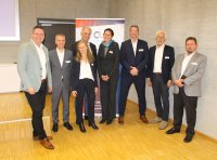 2024: Das aktuell gewählte Präsidium des Composites United e. V.:
v.l.n.r.: Marc Fette (CTC – Composite Technology Center GmbH), Dr. Steffen Kress (Mubea Aviation GmbH), Dr. Gabriele Gärtner (Ingenieurbüro Gabriele Gärtner gg-projet), Prof. Dr. Klaus Drechsler (Lehrstuhl für Carbon Composites an der TU München & Fraunhofer IGCV), Dr. Heike Illing-Günther (STFI – Sächsisches Textilforschungsinstitut e. V.), Dr. Hauke Lengsfeld (Schill + Seilacher “Struktol” GmbH), Dr. Gernot Kalkoffen (Carbon Tru