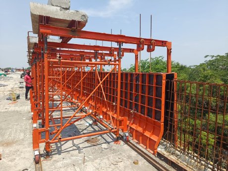 Crash Barrier Movable Formwork system.jpg