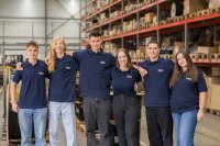 Der Wettbewerb um qualifizierte Nachwuchskräfte wird für Industrieunternehmen zunehmend zur strategischen Herausforderung. TKD Kabel begegnet diesem Wandel mit einer Ausbildung, die früh Verantwortung überträgt, internationale Erfahrungen ermöglicht und gezielt persönliche Entwicklung fördert.