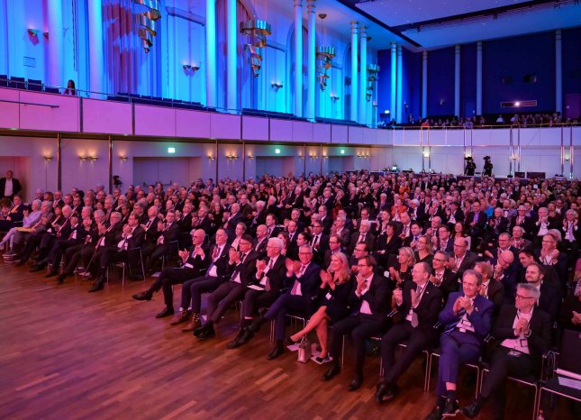 _4__mrn_20_jahre_festakt_publikum.jpg