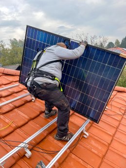hTRIUS_Exoskelett_Solarbranche_02.jpg