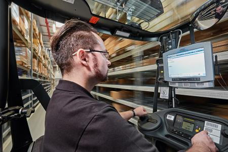 noax Industrie-PC C12 mit integriertem WLAN im Einsatz bei der HUK-Coburg Versicherungsgruppe