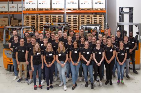 Das neue Team von STILL Auszubildenden in Hamburg (Foto: STILL GmbH)
