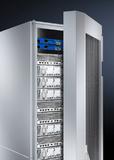 Das Liquid Cooling Package (LCP) Hybrid besteht aus einem großflächigen Hochleistungs-Luft/Wasser-Wärmetauscher, der als passive Rücktür eines Serverschranks die Kühlung der installierten IT-Komponenten übernimmt  (Quelle Rittal GmbH & Co. KG )