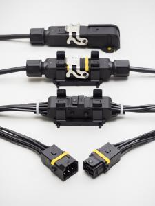 The Han® 1A series offers small, lightweight and versatile rectangular connectors in plastic housings. The connectors in this series are particularly well suited to connecting decentralised consumers; they also facilitate modular system design and support miniaturisation in mechanical engineering and automation