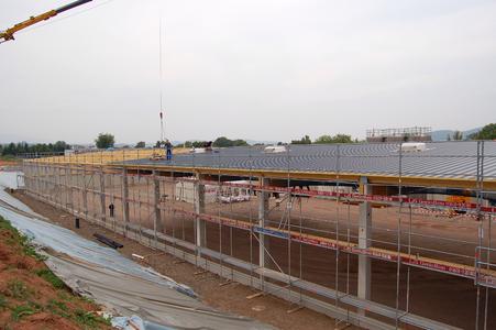 Am Standort des Kunststoff-Kompetenzzentrums im hessischen Eschwege baut STIEBEL ELTRON gerade eine neue Lagerhalle, um in Zukunft noch flexibler reagieren zu können
