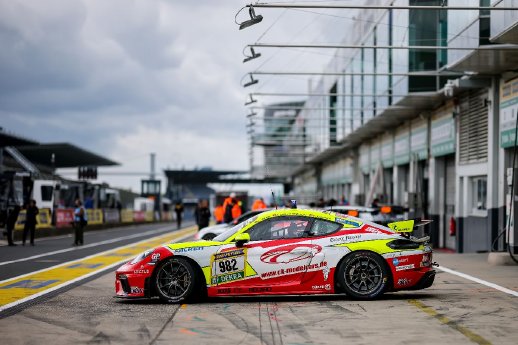 low_KW_Racing_Kunden_24hNbr26_Rennvorbereitungen_0009.jpg