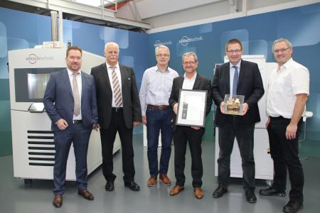 Die Vötsch Industrietechnik GmbH konnte im November 2019 das dreimillionste von BITZER Schkeuditz gefertigte Produkt und ein entsprechendes Zertifikat in Empfang nehmen