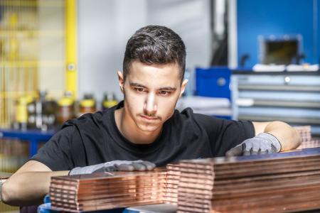 SEDOTEC hat ein Kompetenzzentrum für die Kupferbearbeitung aufgebaut, das den Schaltanlagenbau beflügelt und zugleich den Kunden mehr Zeit für neue Herausforderungen verschafft.
© SEDOTEC
