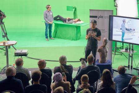 Foto (hl-studios, Erlangen): Hybrid Studio live – Jürgen Hinterleithner (li) und Wenzel Naumann (re) präsentieren die neue Virtual-Production-Technik von hl-studios