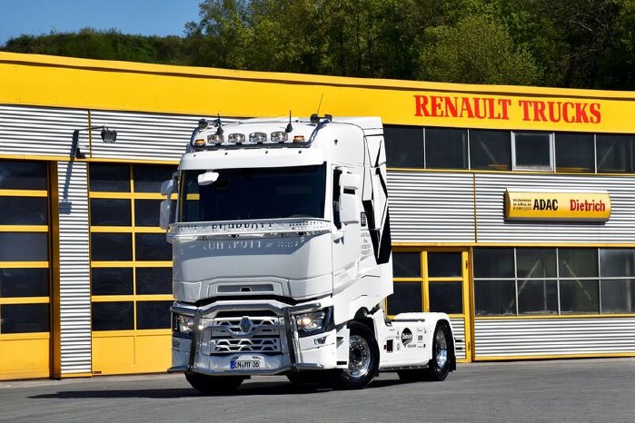 Big Mike Renault Trucks T 520_2.jpg