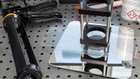 Mikrowellen-Radarsensor bei der Messung der Aushärtung eines Klebstoffes