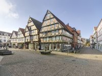 Das Hoppener Haus in Celle in seiner vollen Pracht: 1532 erbaut, zieht das alte Fachwerkhaus mit seiner reichen Ornamentik bis heute alle Blicke auf sich. 