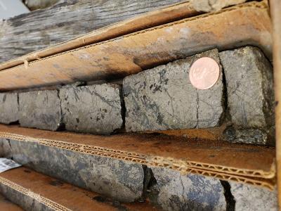 Bohrkern vom Stillwater West-Projekt; Foto: Group Ten Metals